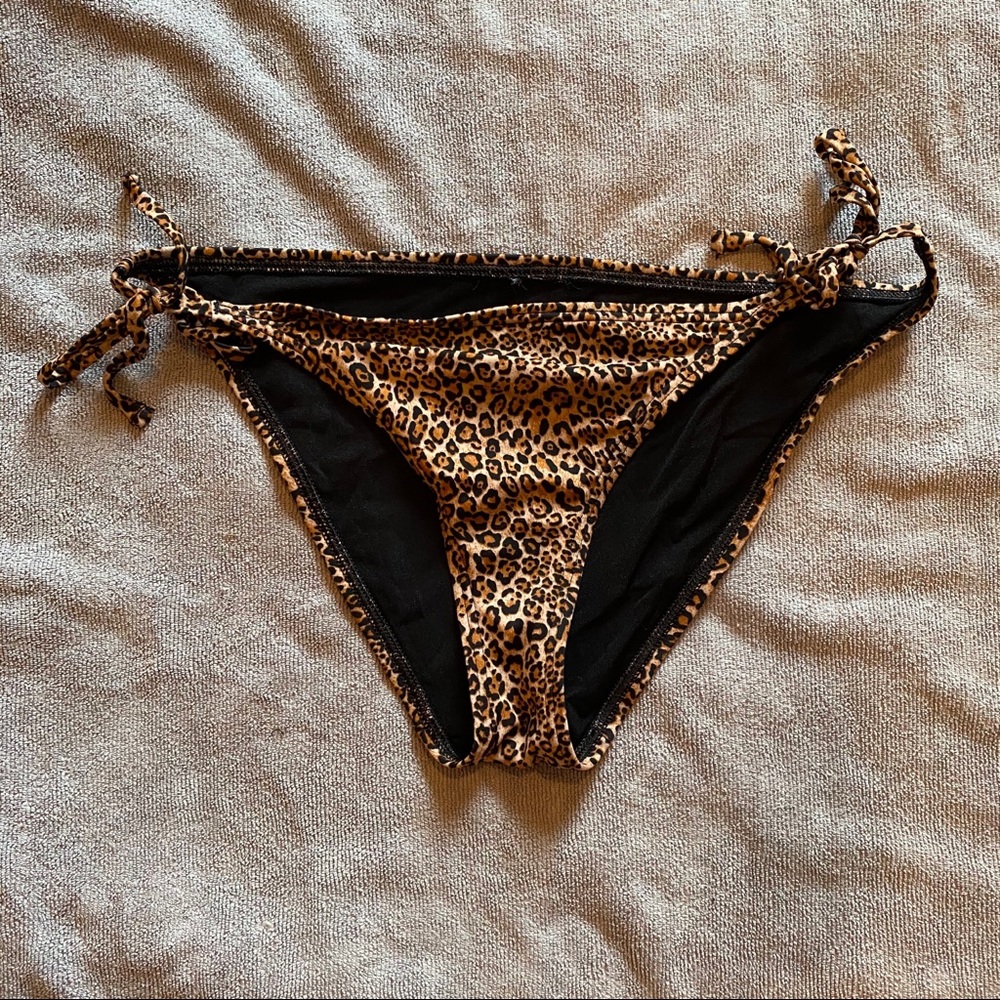NWOT UO Cheetah/Leopard Bikini Bottoms L